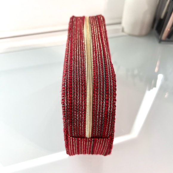 Chanel Holiday 2022 Makeup Bag - Picture 2 of 8